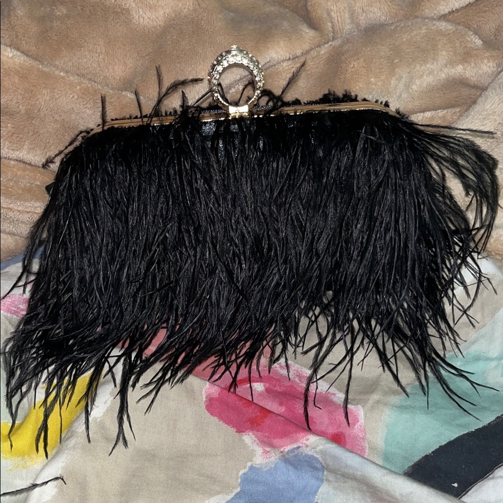 Feathered clutch